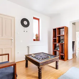 https://villa-buda-w-free-parking.inbudapesthotels.com